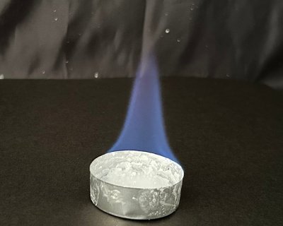 画像2: 98 実験くん 燃料アルコール 炎色反応に最適 炎の色が鮮明に見える STEM教育 化学を遊ぶ。＜お知らせ＞自由研究に最適！実験くんガイドブック最新版（税込550円）を商品お買上げの皆様にもれなくプレゼントいたします。