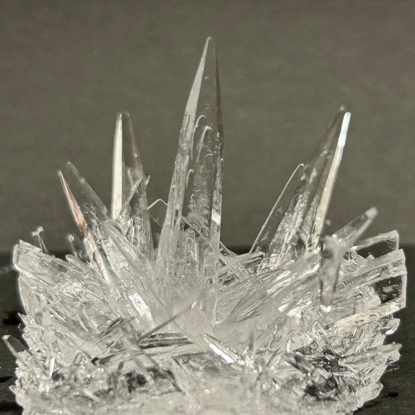 画像2: 209 実験くん No.209 ビフォスファマイト 結晶実験キット リン酸二水素アンモニウム で美しいビフォスファマイト結晶 をつくる STE教育 人気の結晶を楽しむ。<お知らせ>実験くんガイドブック最新版(税込550円)を商品お買上げの皆様にもれなくプレゼントいたします。 (2)